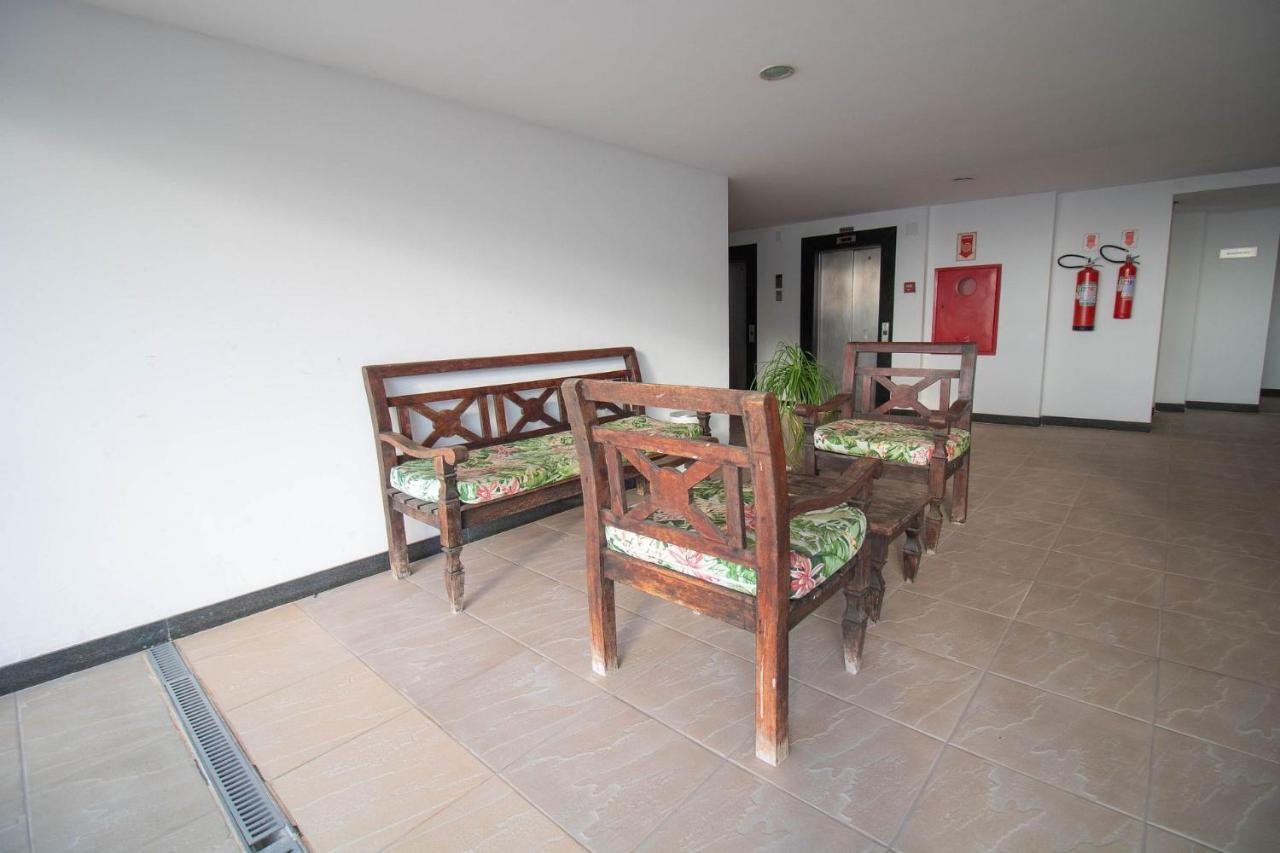 Br14 A 300m Da Do Porto Barra Apartamento *